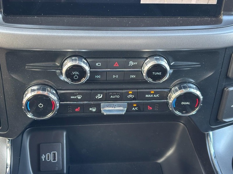 Ford F-150 Vehicle Full-screen Gallery Image 25