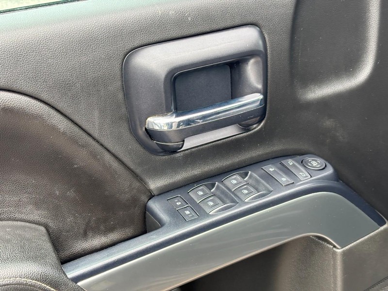 Chevrolet Silverado 1500 Vehicle Full-screen Gallery Image 16