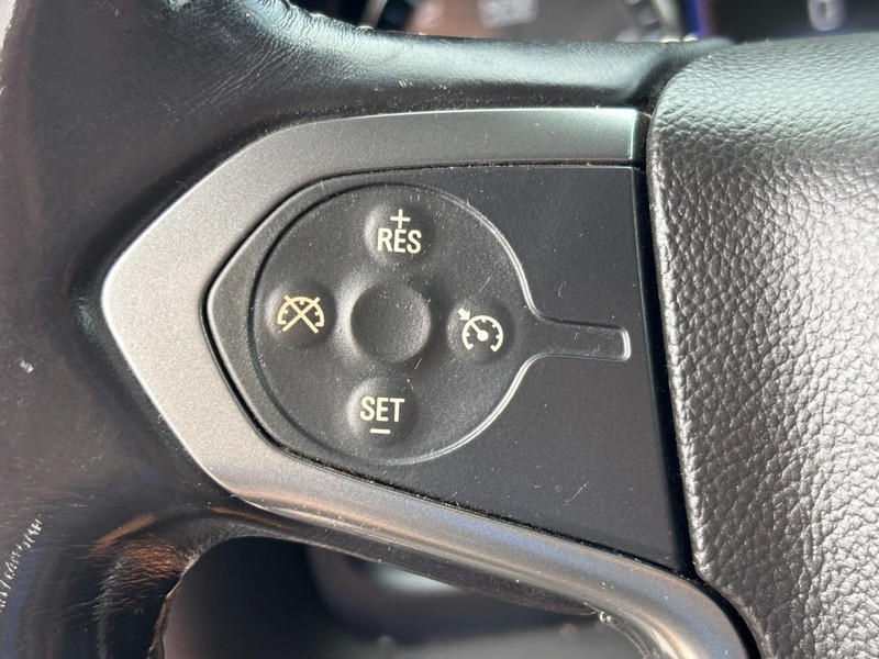 Chevrolet Silverado 1500 Vehicle Full-screen Gallery Image 17