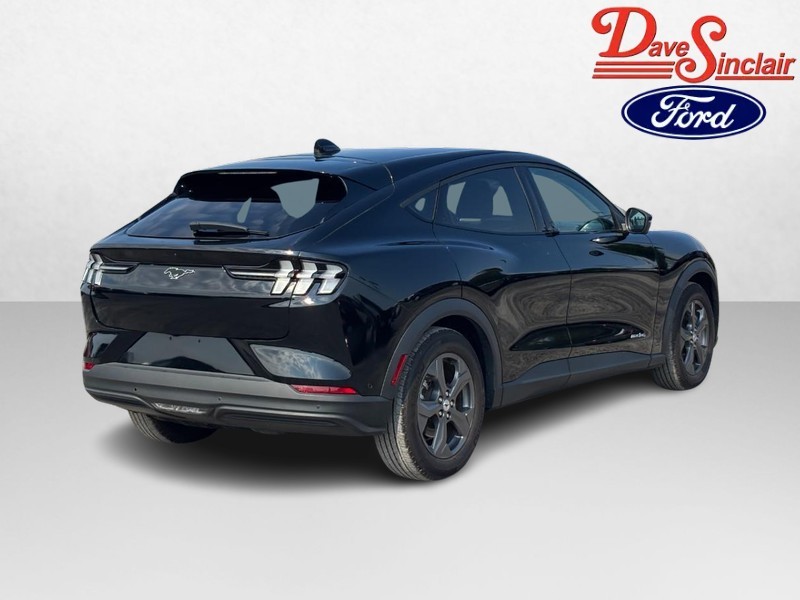Ford Mustang Mach-E Vehicle Full-screen Gallery Image 07