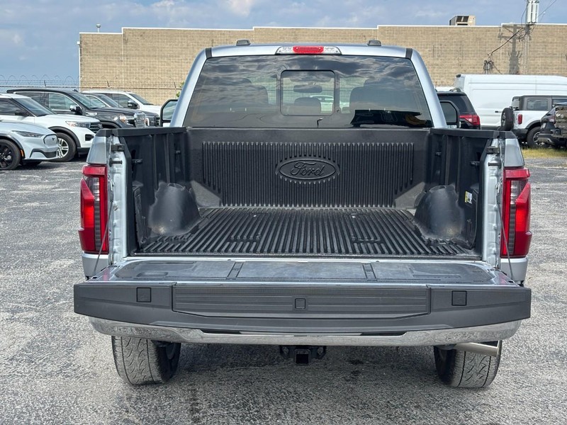 Ford F-150 Vehicle Full-screen Gallery Image 11
