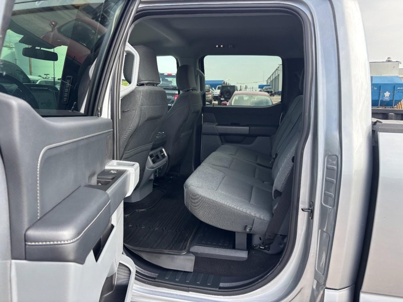 Ford F-150 Vehicle Full-screen Gallery Image 13