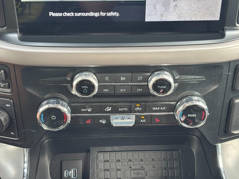 Ford F-150 Vehicle Full-screen Gallery Image 25