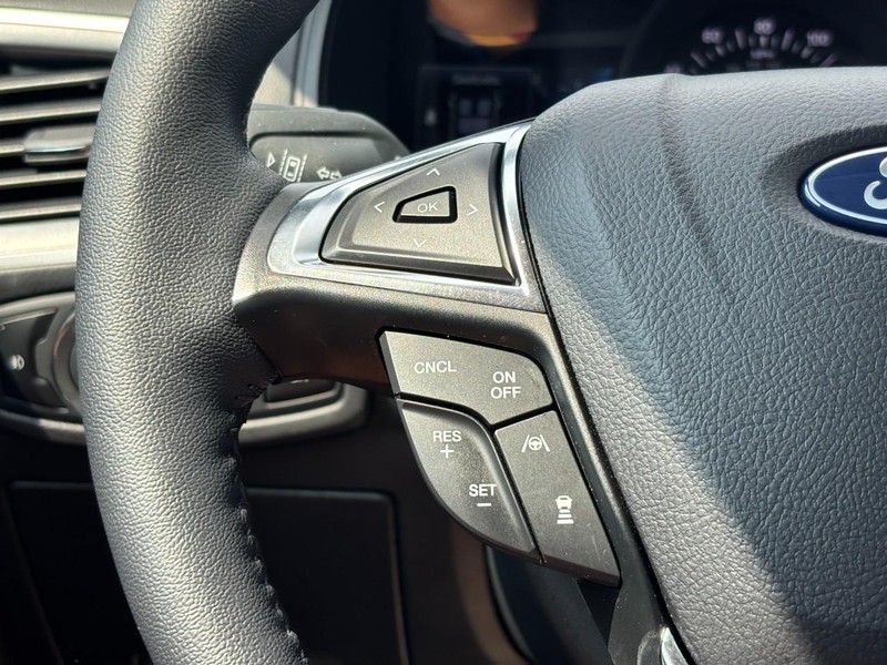 Ford Edge Vehicle Full-screen Gallery Image 19