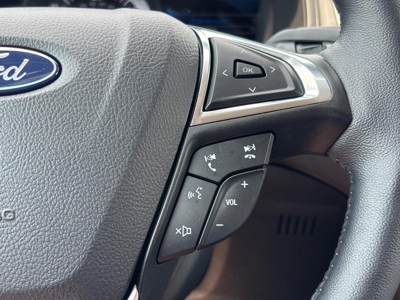 Ford Edge Vehicle Full-screen Gallery Image 20