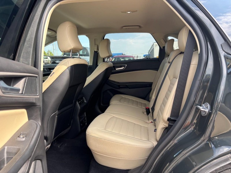 Ford Edge Vehicle Image 13