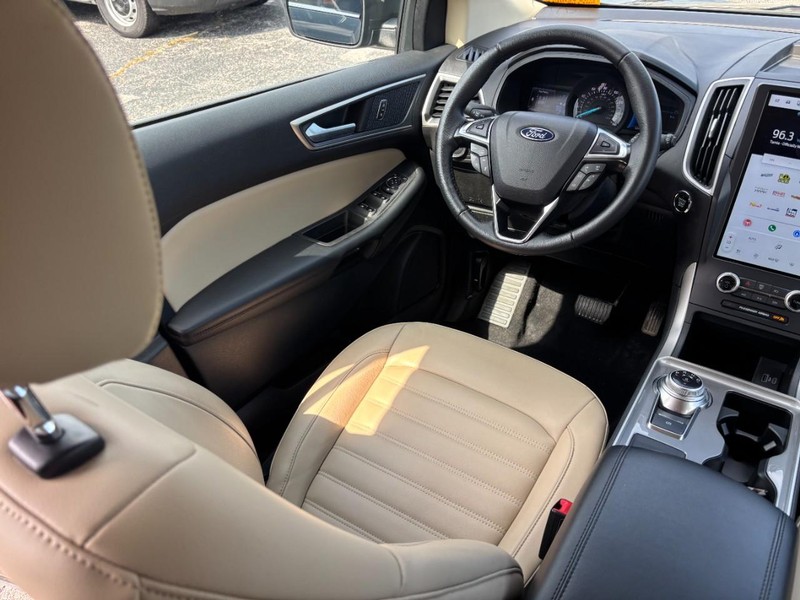 Ford Edge Vehicle Image 14