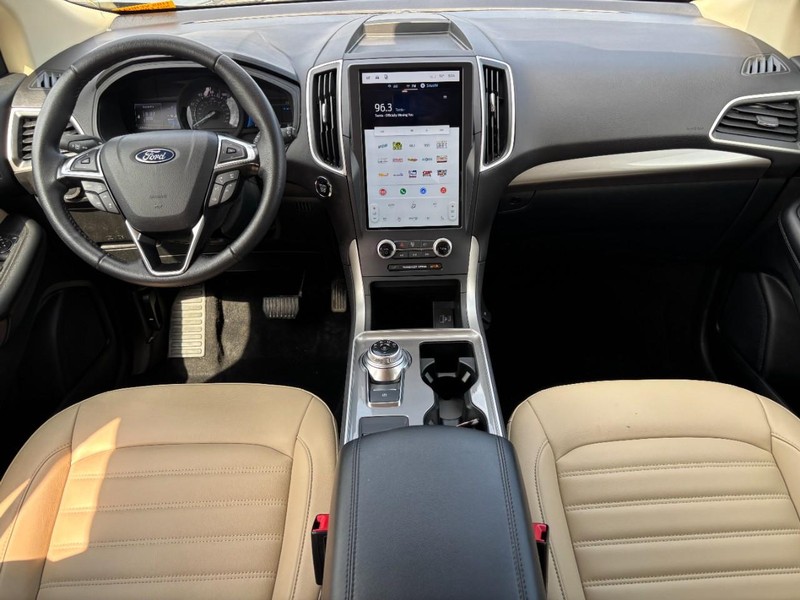 Ford Edge Vehicle Image 15