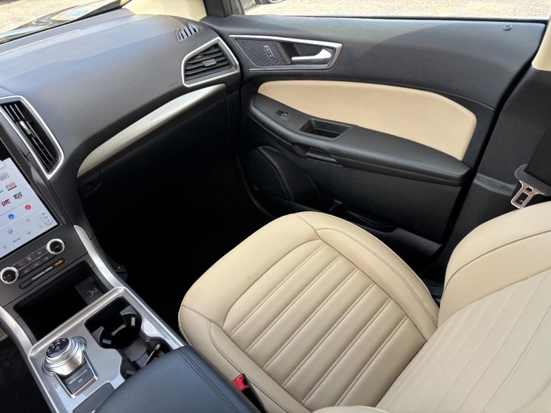 Ford Edge Vehicle Image 16