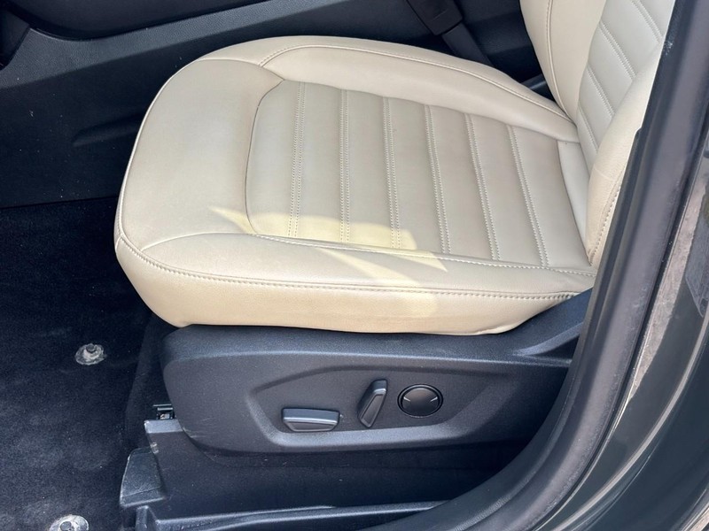 Ford Edge Vehicle Image 17