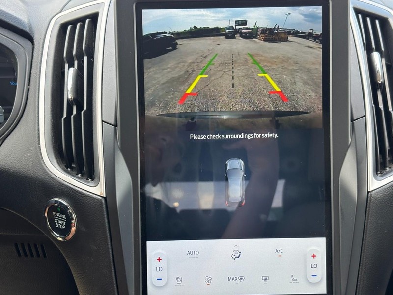 Ford Edge Vehicle Image 24