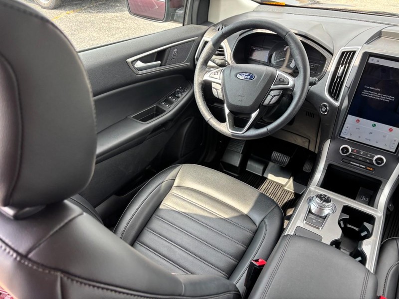 Ford Edge Vehicle Full-screen Gallery Image 14