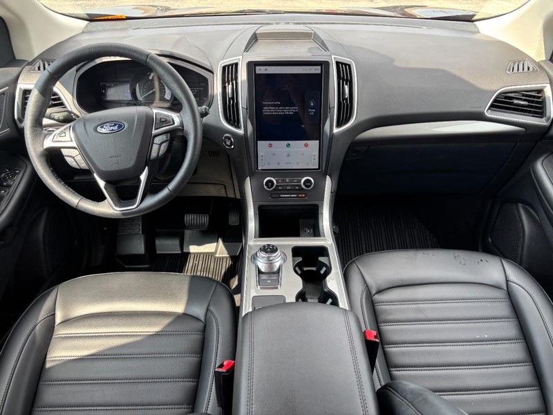 Ford Edge Vehicle Full-screen Gallery Image 15