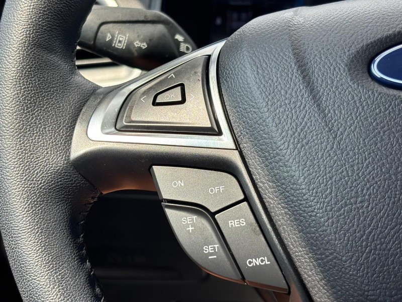 Ford Edge Vehicle Full-screen Gallery Image 19