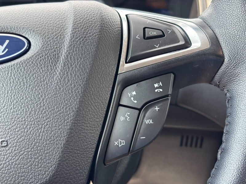 Ford Edge Vehicle Full-screen Gallery Image 20