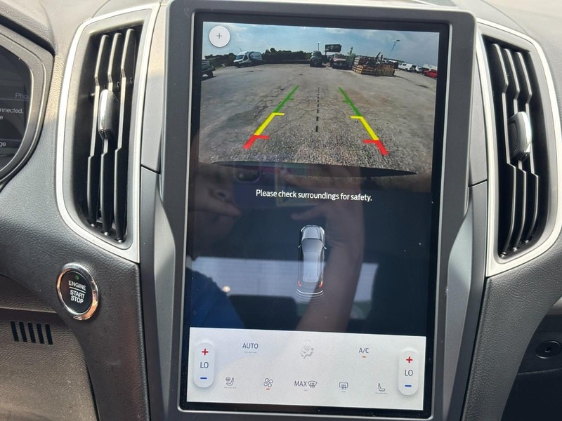 Ford Edge Vehicle Full-screen Gallery Image 23