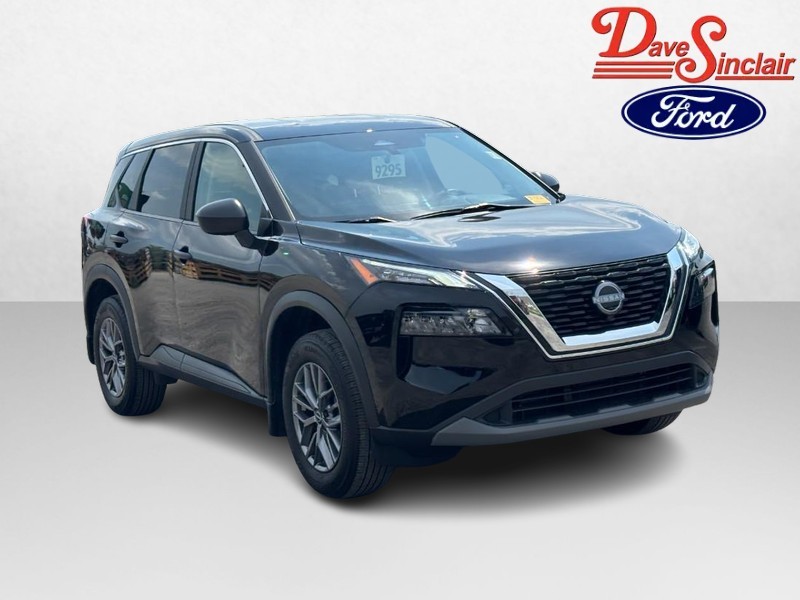 Nissan Rogue Vehicle Full-screen Gallery Image 04