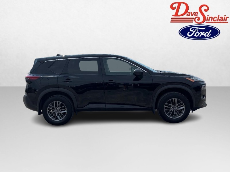 Nissan Rogue Vehicle Full-screen Gallery Image 05