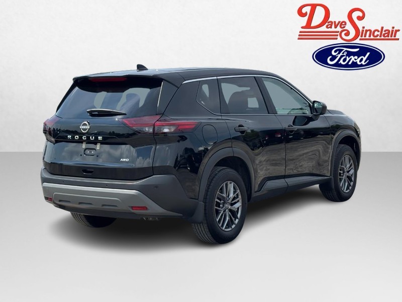 Nissan Rogue Vehicle Full-screen Gallery Image 07
