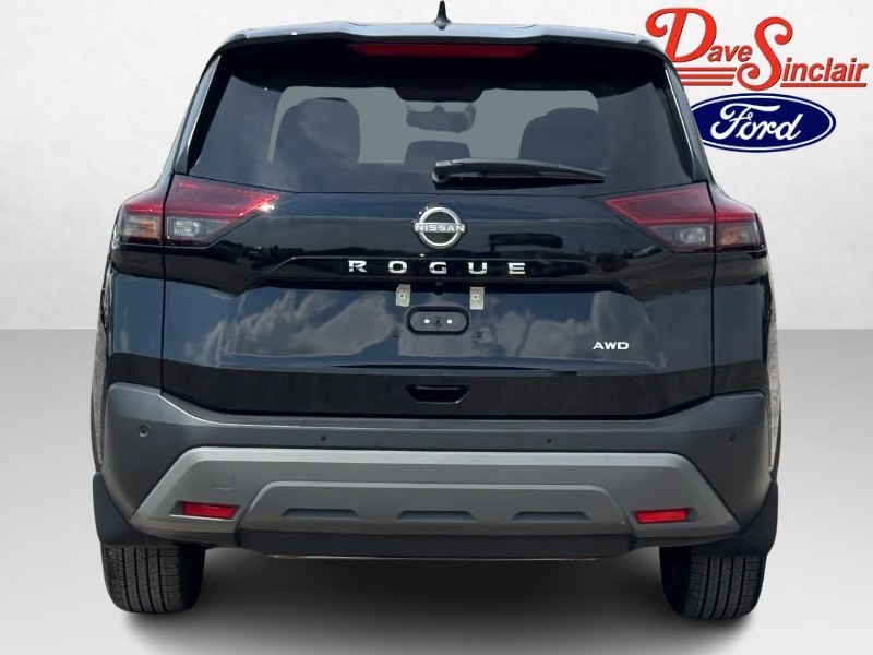 Nissan Rogue Vehicle Full-screen Gallery Image 08