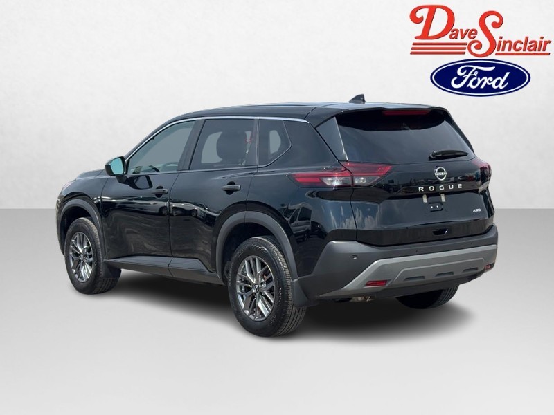 Nissan Rogue Vehicle Full-screen Gallery Image 09