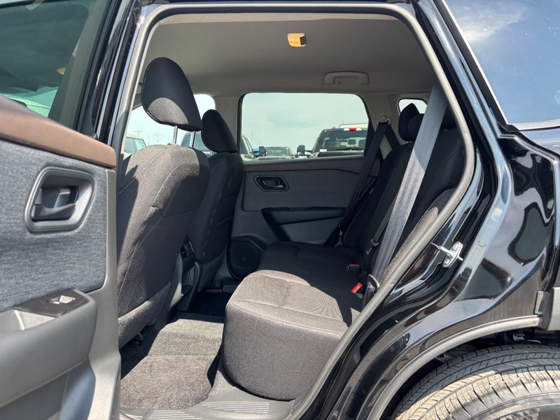 Nissan Rogue Vehicle Full-screen Gallery Image 13