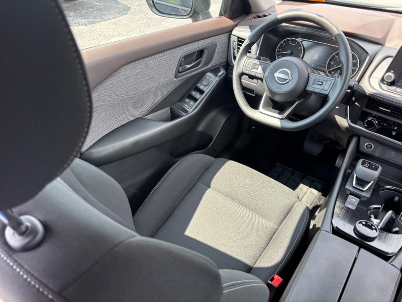 Nissan Rogue Vehicle Full-screen Gallery Image 14