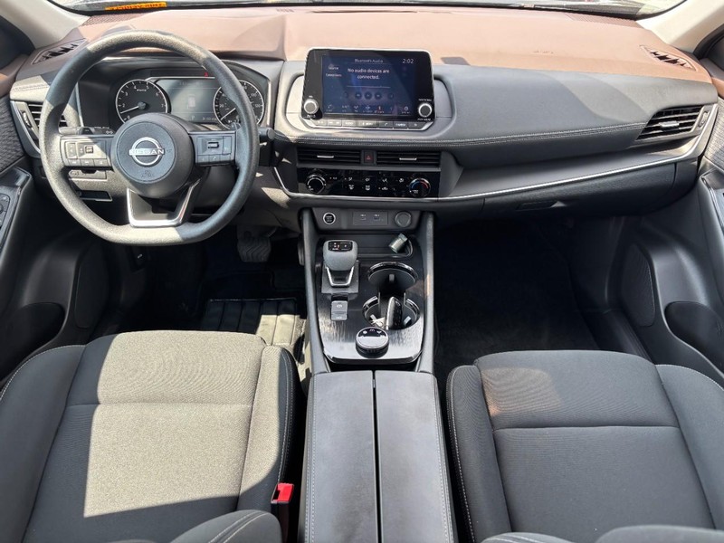 Nissan Rogue Vehicle Full-screen Gallery Image 15