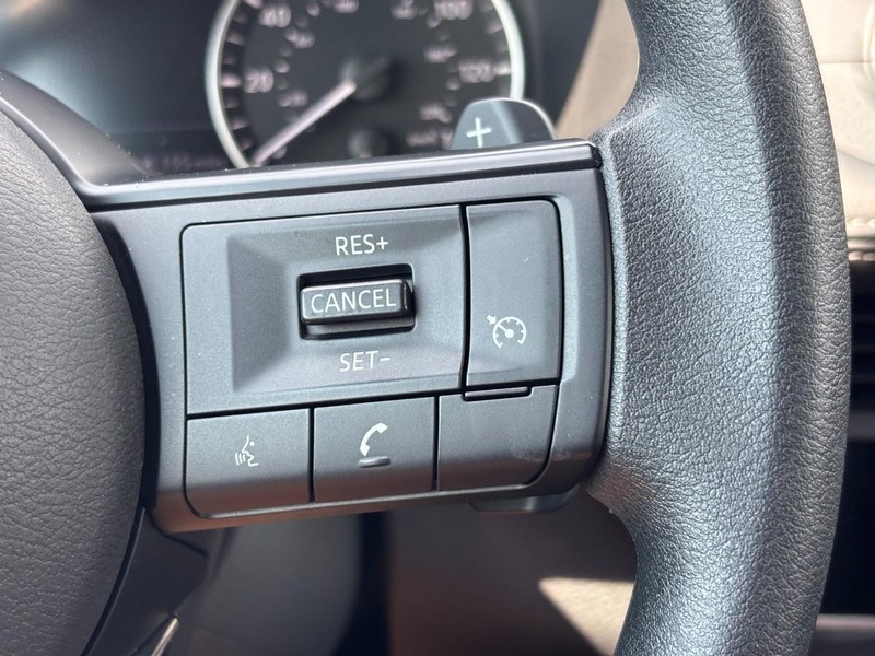 Nissan Rogue Vehicle Full-screen Gallery Image 20