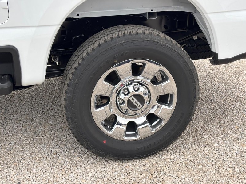 Ford Super Duty F-250 SRW Vehicle Image 12