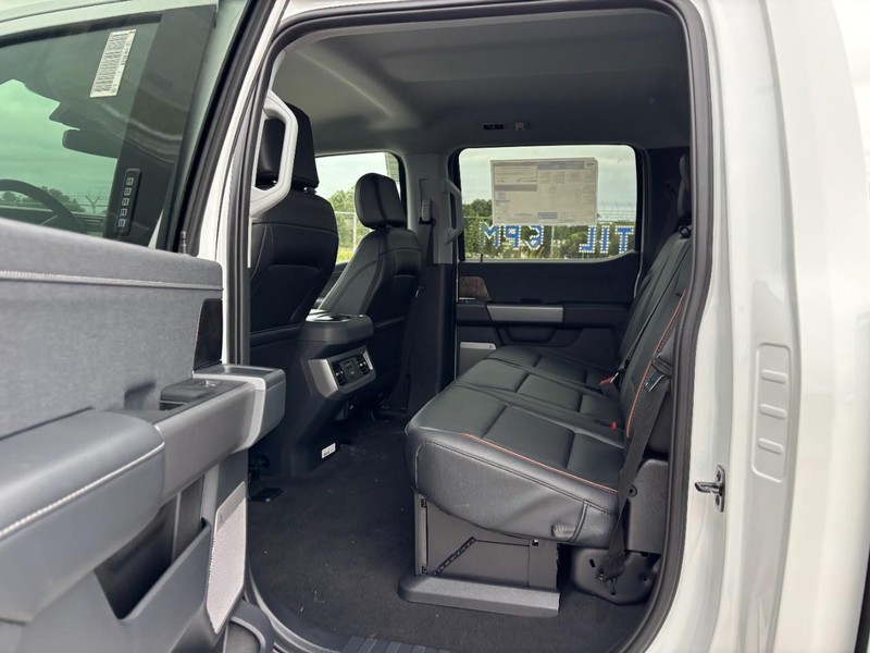Ford Super Duty F-250 SRW Vehicle Image 13