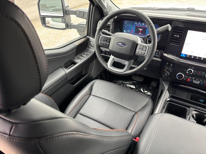 Ford Super Duty F-250 SRW Vehicle Image 14