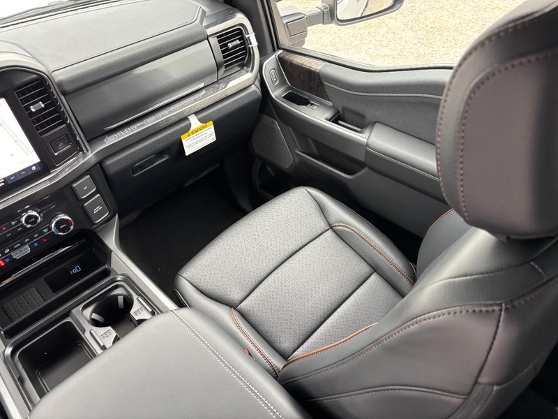 Ford Super Duty F-250 SRW Vehicle Image 16