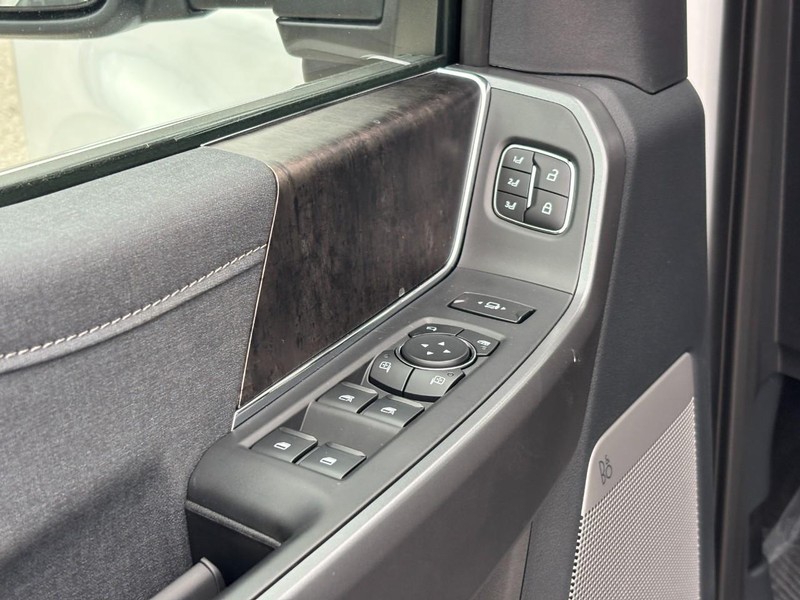 Ford Super Duty F-250 SRW Vehicle Image 18