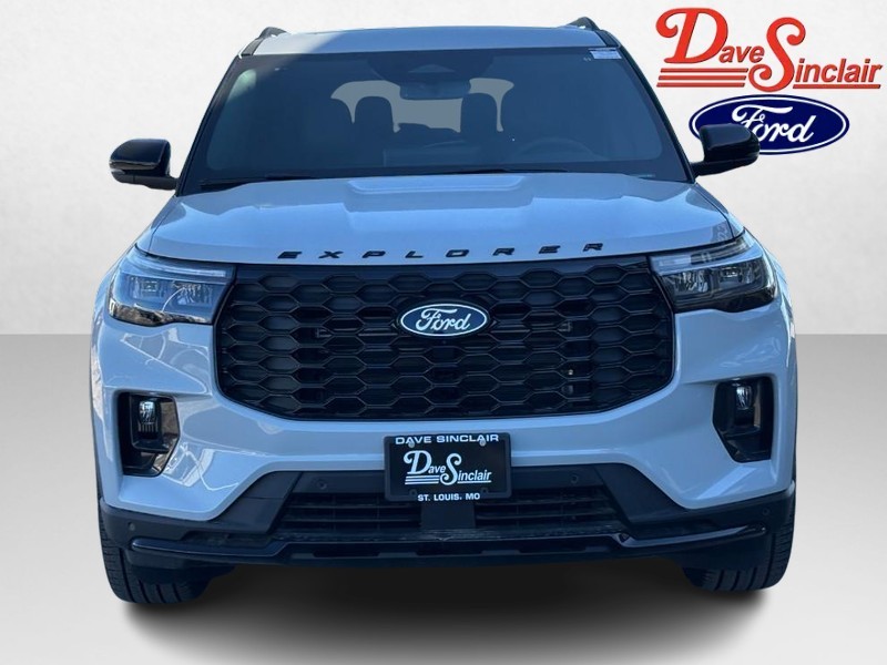 Ford Explorer Vehicle Full-screen Gallery Image 02