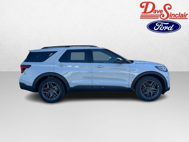 Ford Explorer Vehicle Full-screen Gallery Image 05