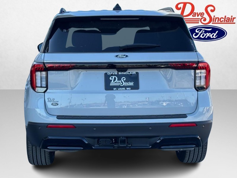 Ford Explorer Vehicle Full-screen Gallery Image 08
