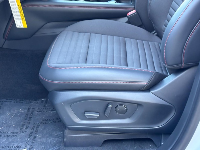 Ford Explorer Vehicle Full-screen Gallery Image 18