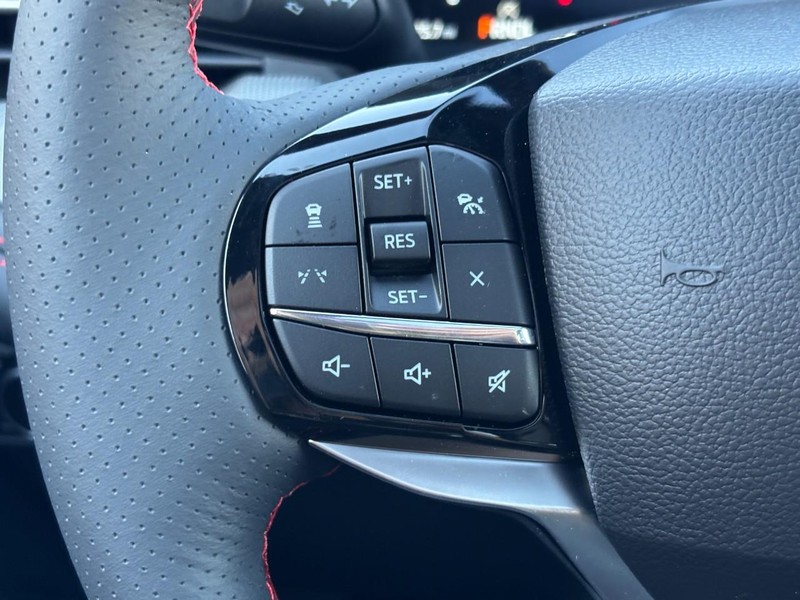 Ford Explorer Vehicle Full-screen Gallery Image 20