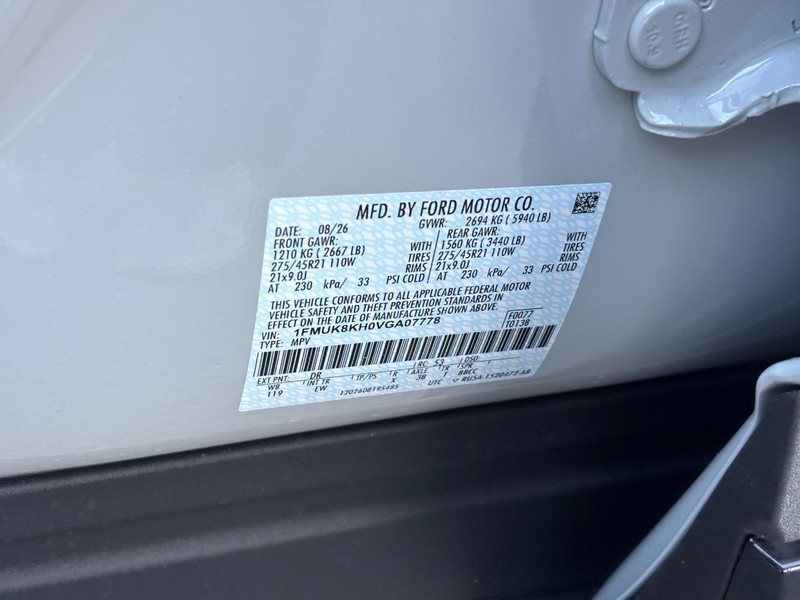 Ford Explorer Vehicle Full-screen Gallery Image 25