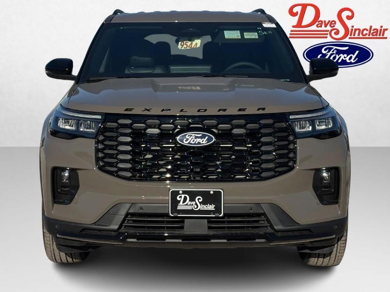 Ford Explorer Vehicle Full-screen Gallery Image 02