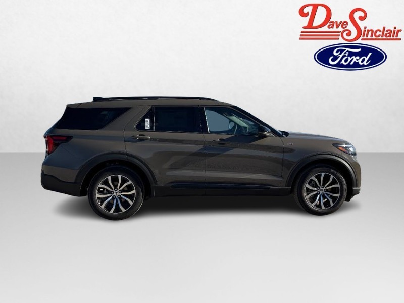 Ford Explorer Vehicle Full-screen Gallery Image 05