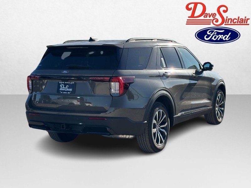 Ford Explorer Vehicle Full-screen Gallery Image 07