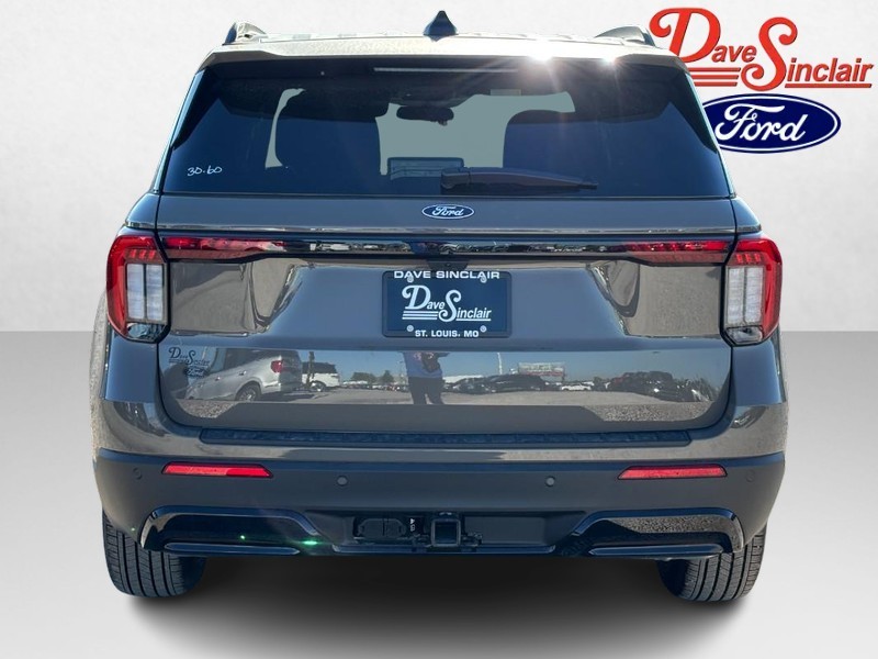 Ford Explorer Vehicle Full-screen Gallery Image 08