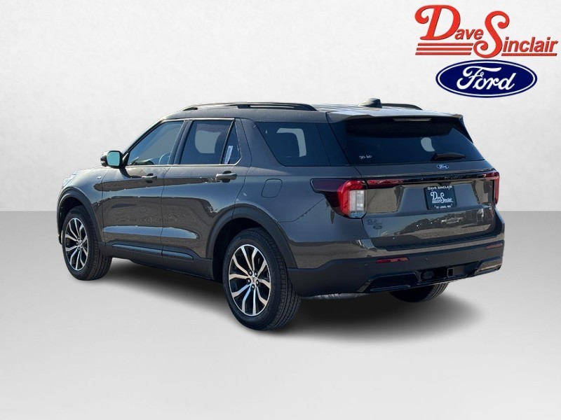 Ford Explorer Vehicle Full-screen Gallery Image 09
