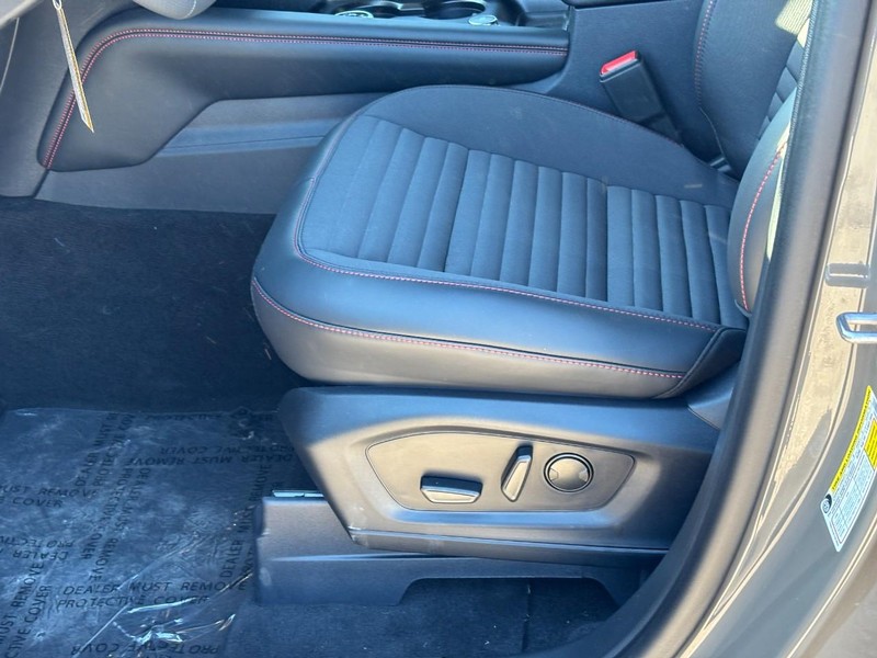 Ford Explorer Vehicle Full-screen Gallery Image 18