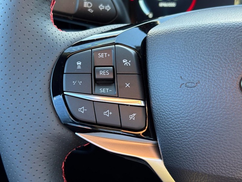 Ford Explorer Vehicle Full-screen Gallery Image 20