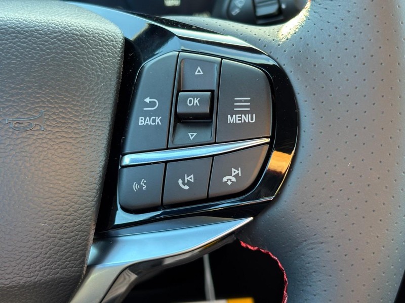 Ford Explorer Vehicle Full-screen Gallery Image 21