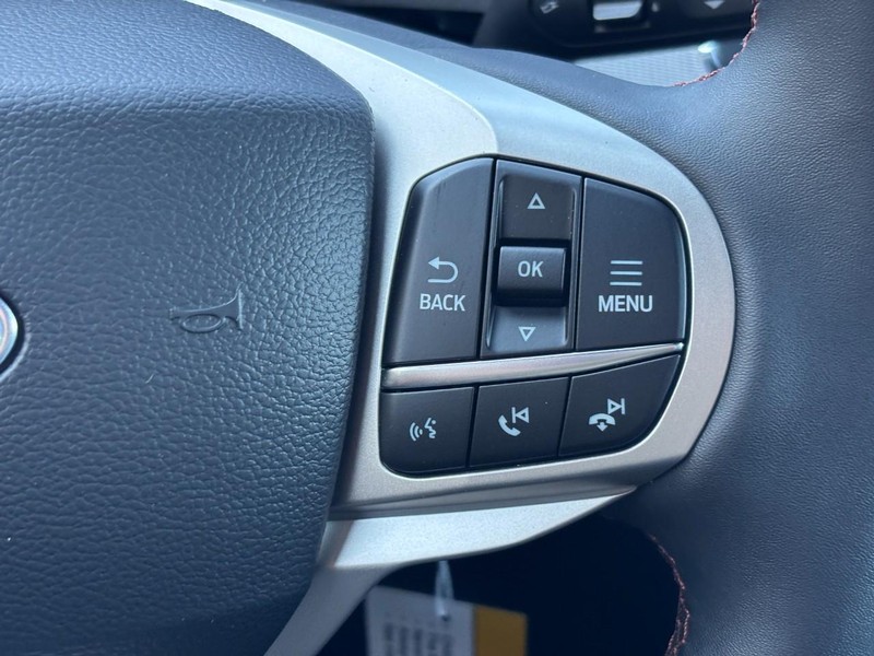 Ford Explorer Vehicle Full-screen Gallery Image 21