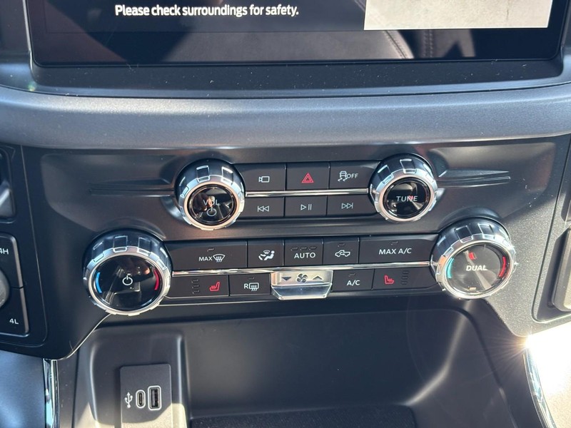 Ford F-150 Vehicle Full-screen Gallery Image 25